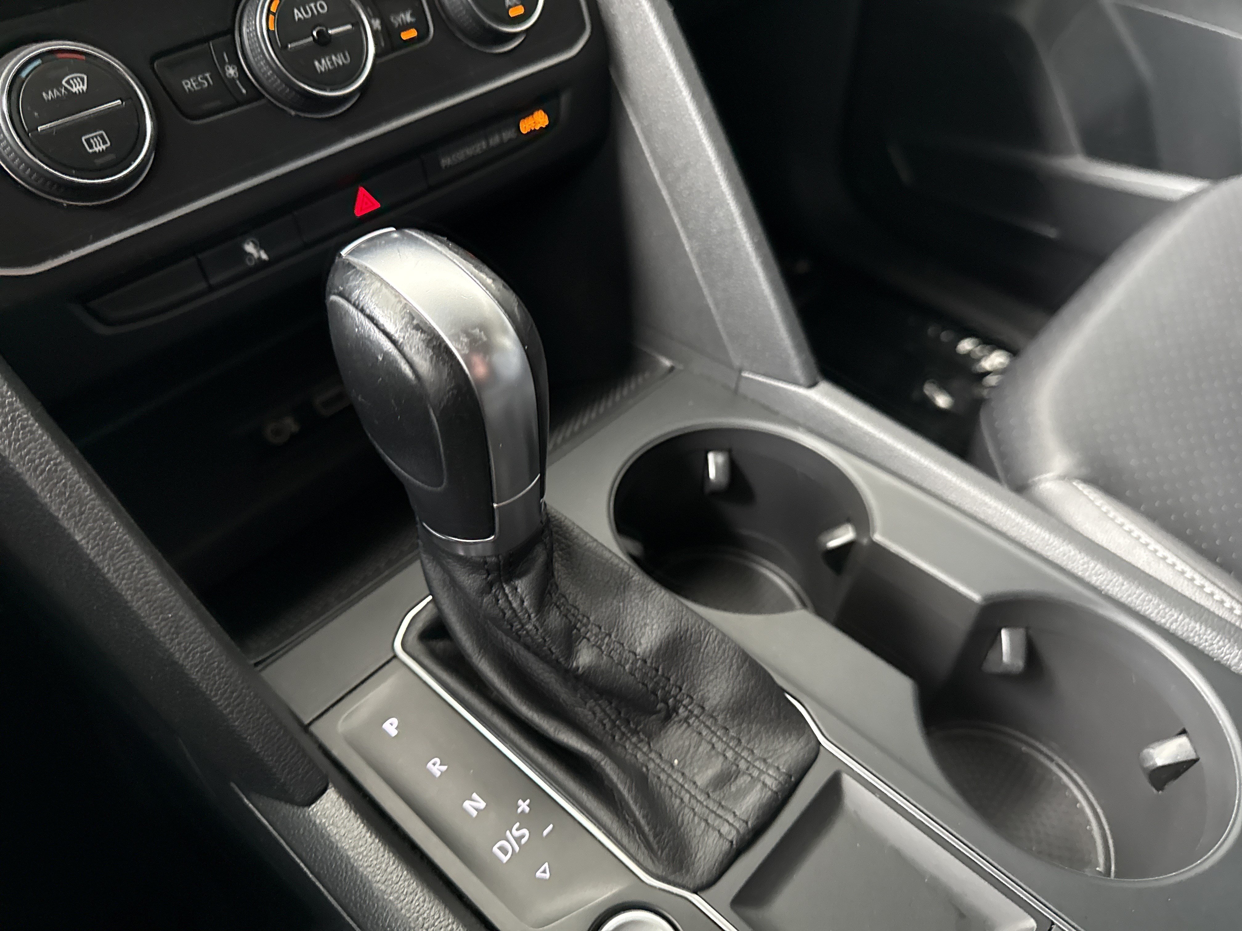 Used 2018 Volkswagen Atlas SE w/ R-Line Package FWD image 24