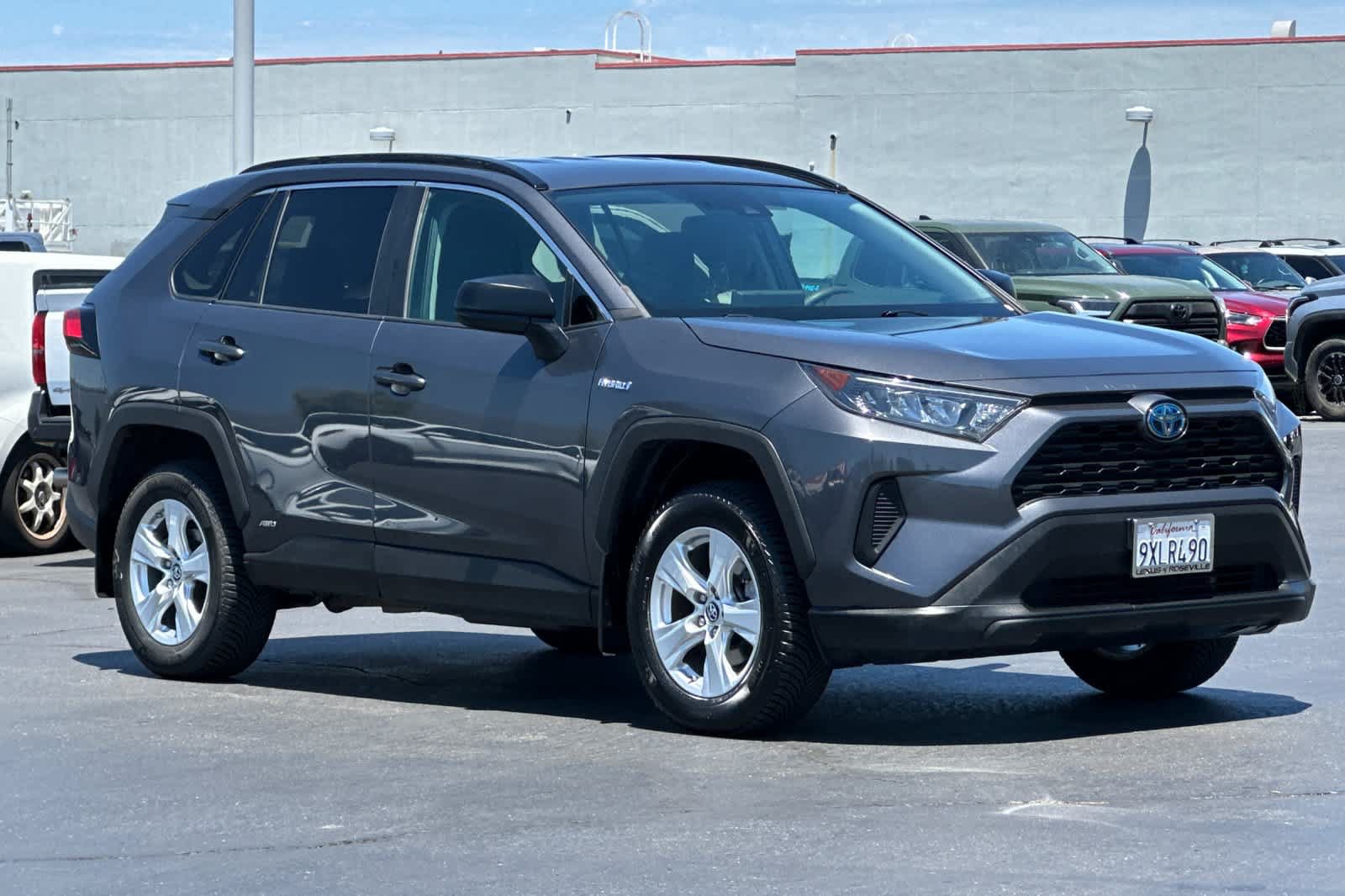Used 2019 Toyota RAV4 LE AWD/4WD image 5
