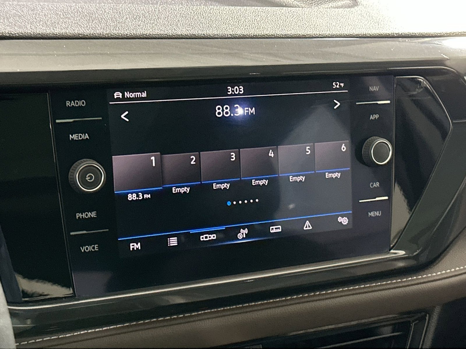 Used 2022 Volkswagen Taos SEL image 24