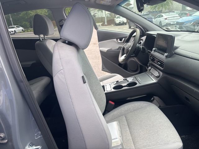 Used 2023 Hyundai Kona SE w/ Cargo Package FWD image 8