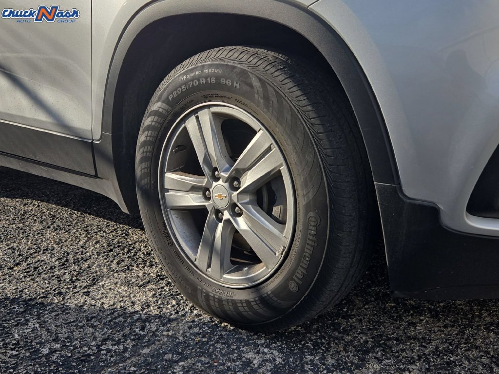Used 2022 Chevrolet Trax LS w/ Tint and Cruise Package FWD image 10