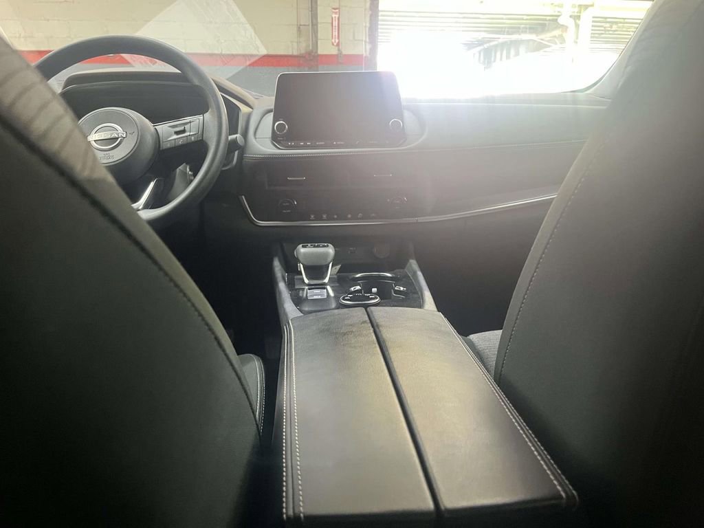 Used 2023 Nissan Rogue SV image 14