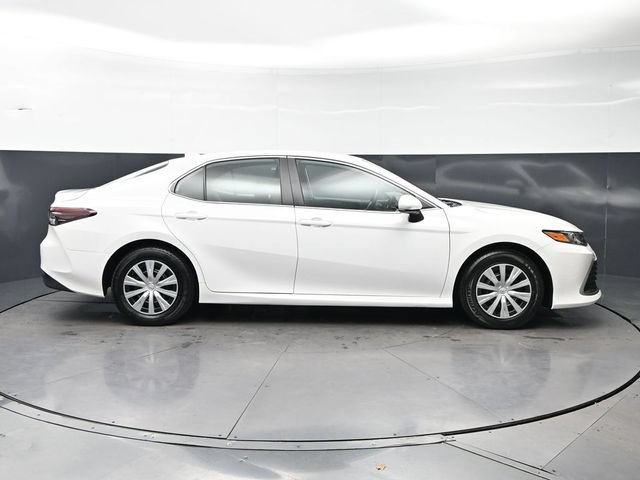 Used 2022 Toyota Camry LE FWD image 4