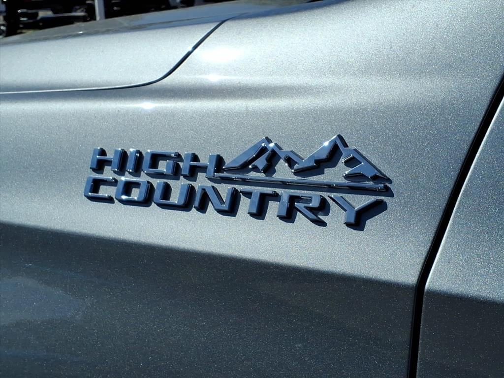 New 2026 Chevrolet Suburban High Country image 8