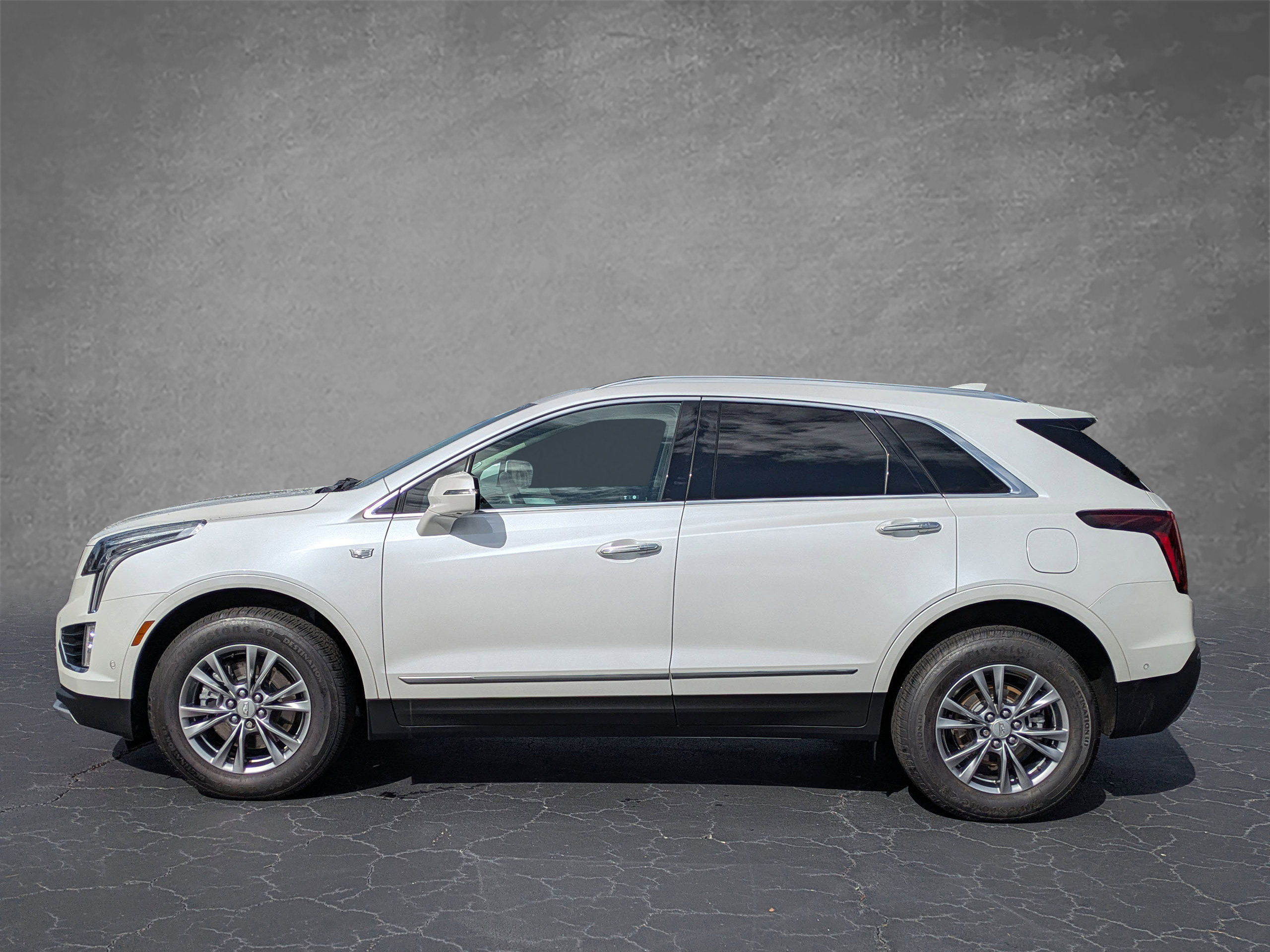 Certified 2023 Cadillac XT5 Premium Luxury w/ Technology Package AWD/4WD image 3