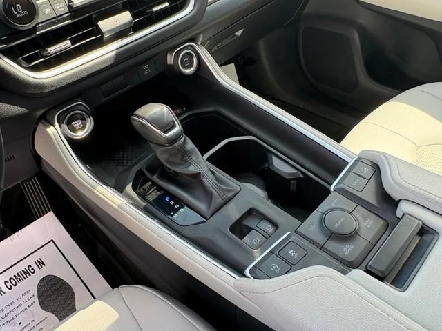 Used 2024 Toyota Grand Highlander AWD image 22