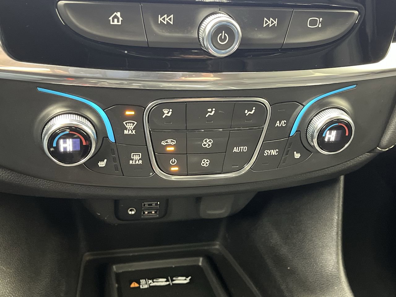 Certified 2023 Chevrolet Traverse LT w/ LT Premium Package image 24