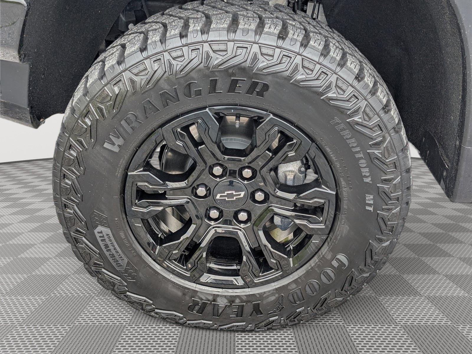 Used 2025 Chevrolet Silverado 1500 ZR2 w/ Technology Package AWD/4WD image 12