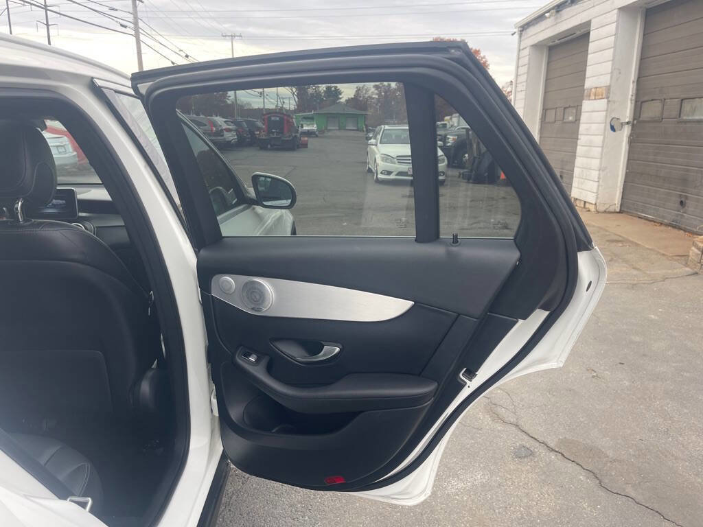 Used 2019 Mercedes-Benz GLC 300 4MATIC image 17