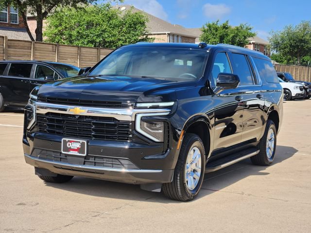 Used 2025 Chevrolet Suburban LS RWD image 11