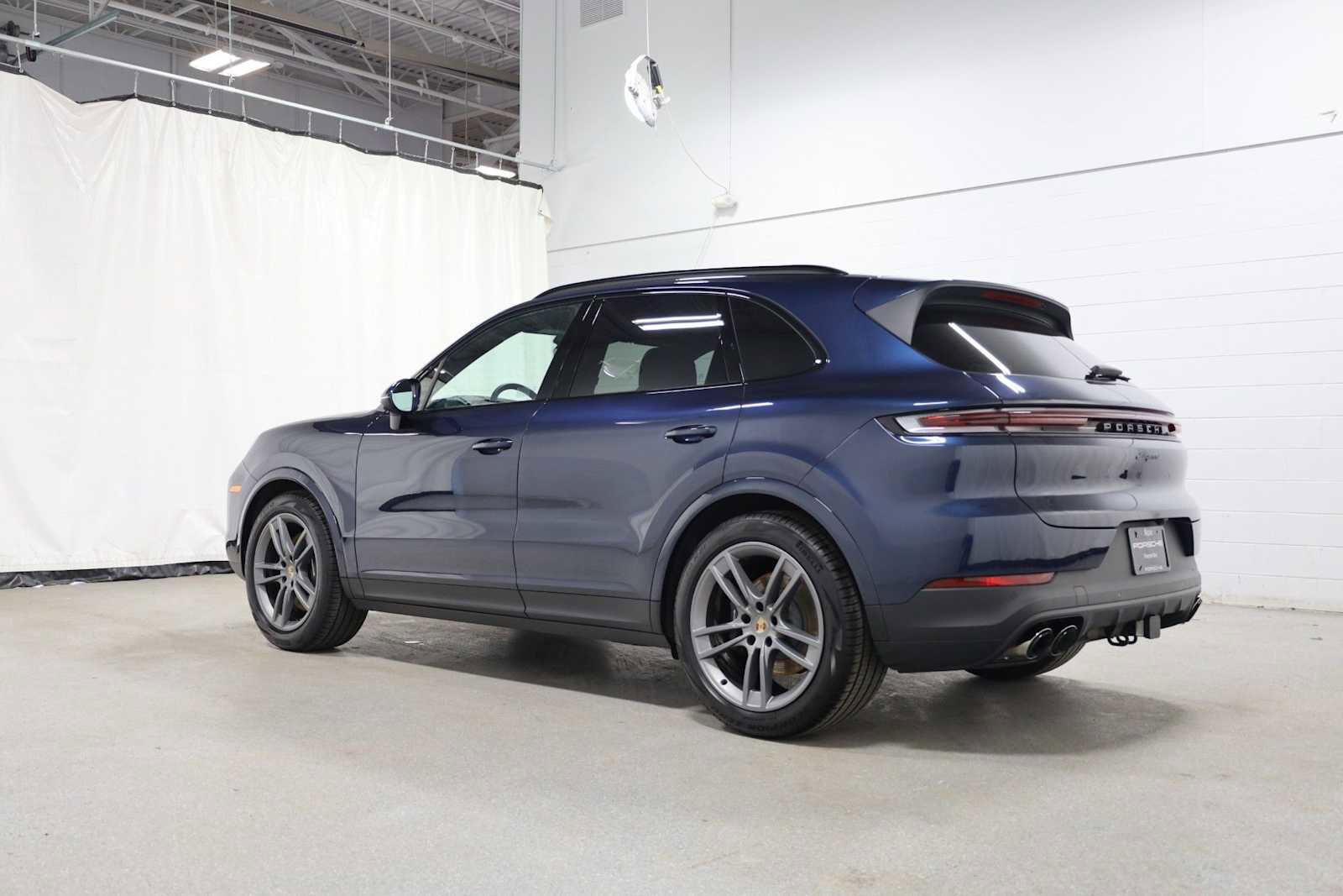 Certified 2025 Porsche Cayenne image 3
