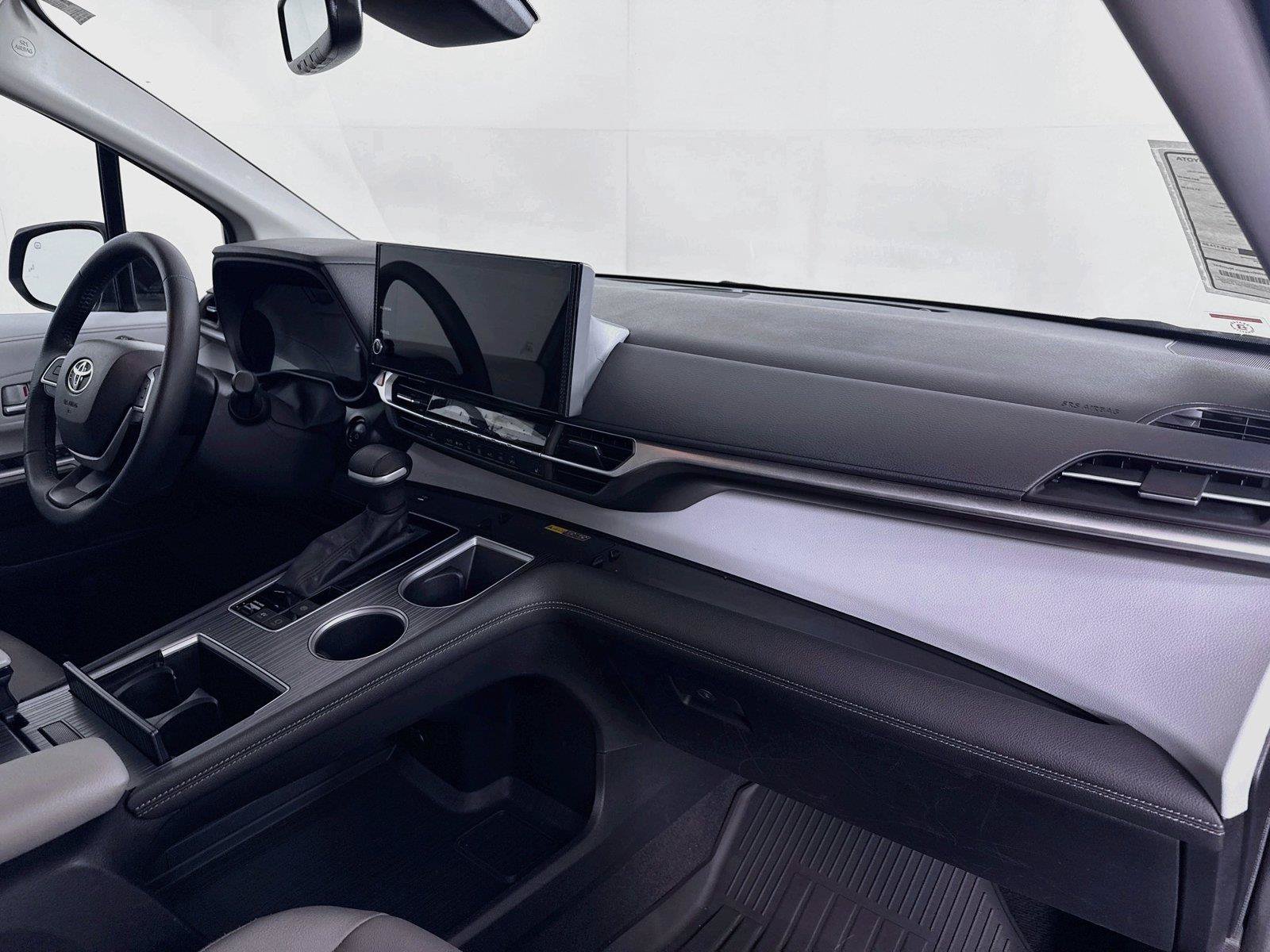 Certified 2025 Toyota Sienna XLE FWD image 42