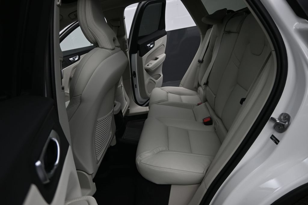 New 2026 Volvo XC60 T8 Ultra w/ Climate Package AWD/4WD image 12