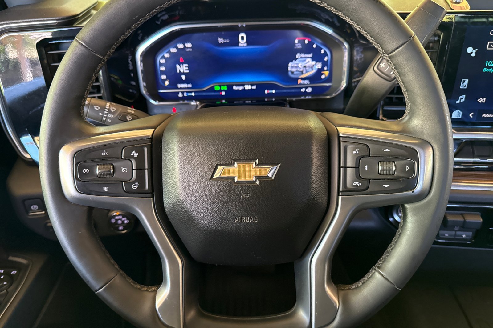 Used 2024 Chevrolet Silverado 2500 LT w/ Convenience Package image 28