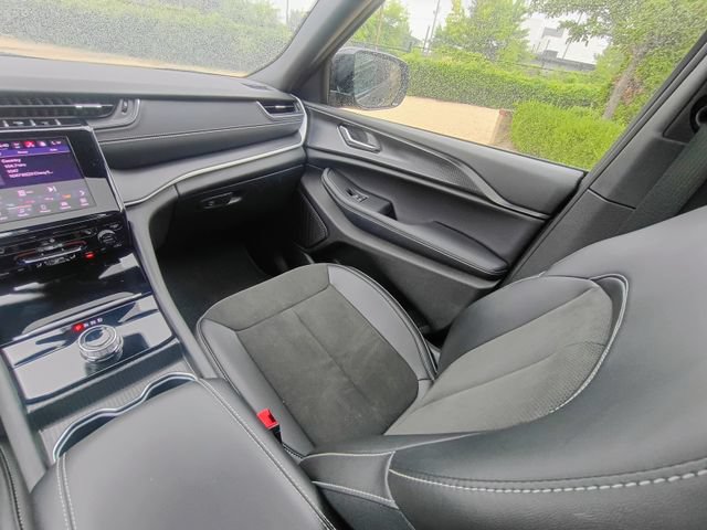 Used 2025 Jeep Grand Cherokee L Altitude RWD image 49