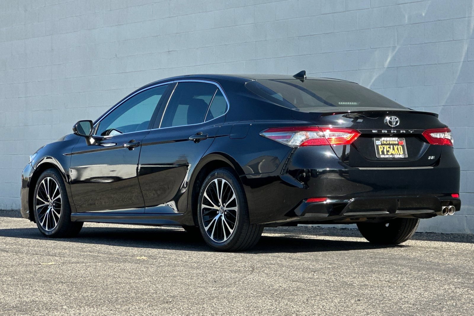 Used 2019 Toyota Camry SE FWD image 6