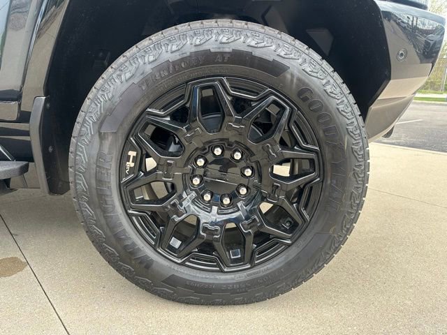 New 2025 GMC Hummer EV 2X w/ LPO, Dark Essentials Package image 6