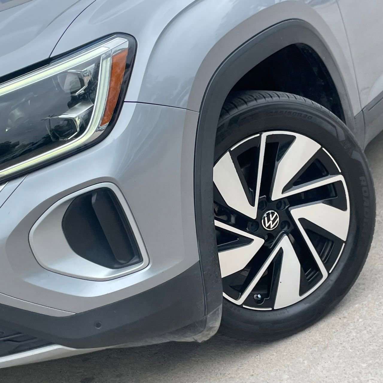 Used 2024 Volkswagen Atlas SE FWD image 8