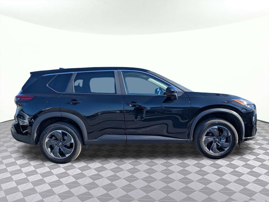 Used 2025 Nissan Rogue SV FWD image 2