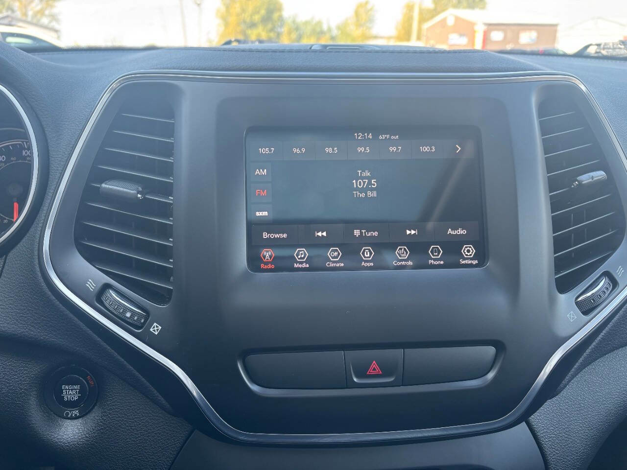 Used 2019 Jeep Cherokee Latitude Plus w/ Comfort/Convenience Group image 21