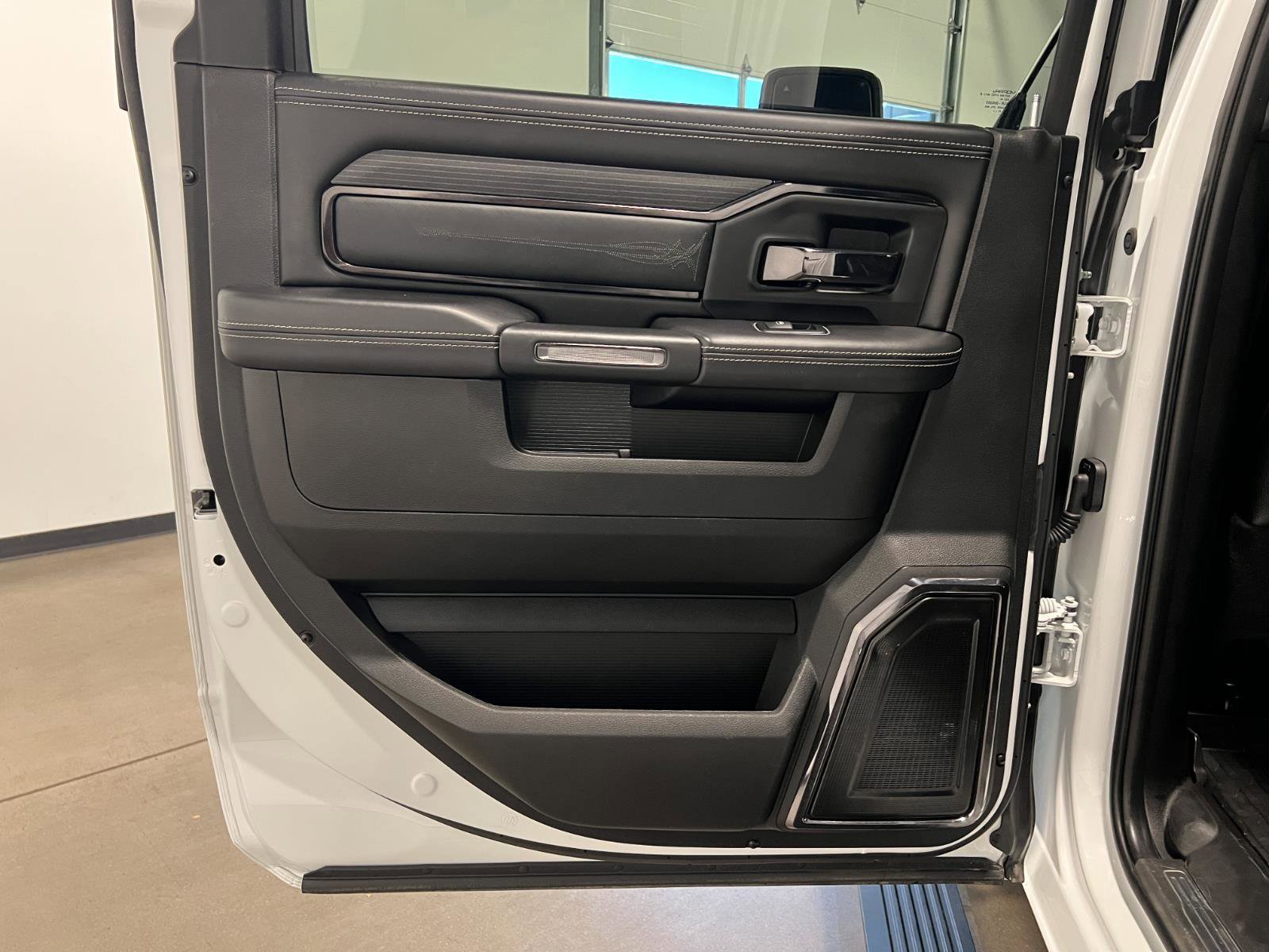 Used 2023 RAM 2500 Limited image 33