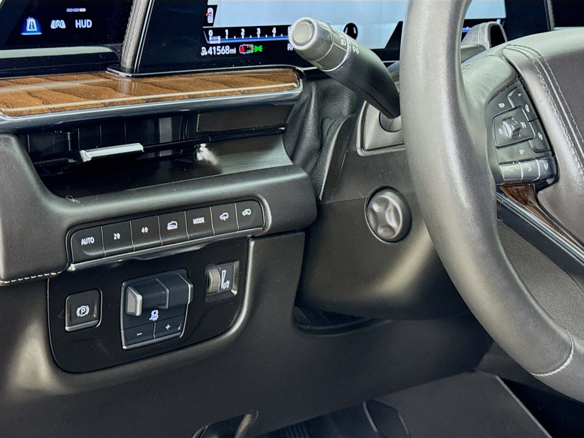 Used 2023 Cadillac Escalade Sport Platinum w/ LPO, ONYX Package AWD/4WD image 10