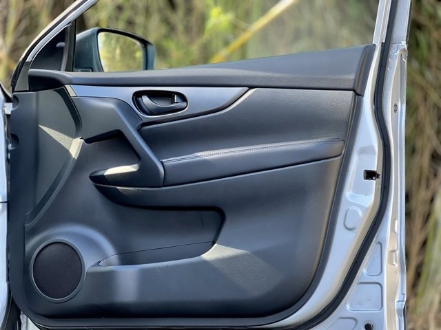 Used 2021 Nissan Rogue Sport S image 23