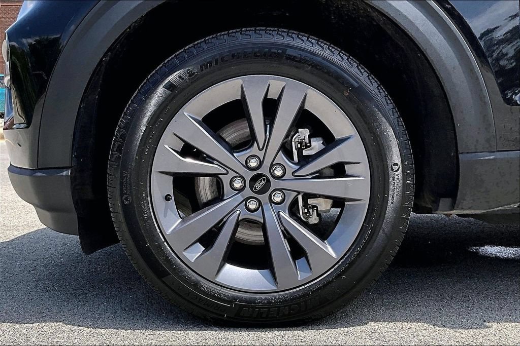 Certified 2024 Ford Explorer XLT w/ Equipment Group 202A AWD/4WD image 9