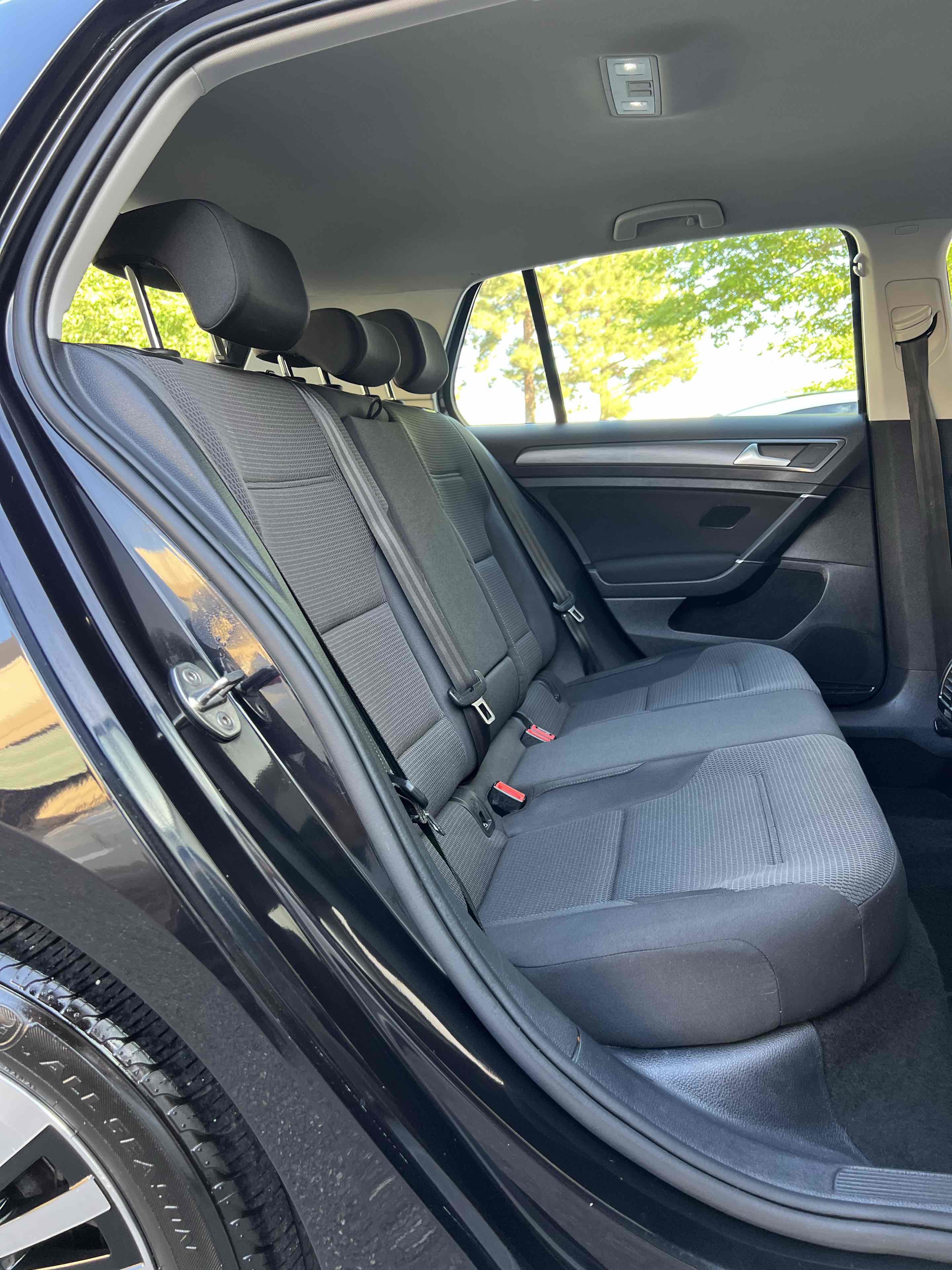 Used 2019 Volkswagen e-Golf SE w/ Driver Assistance Package FWD image 39