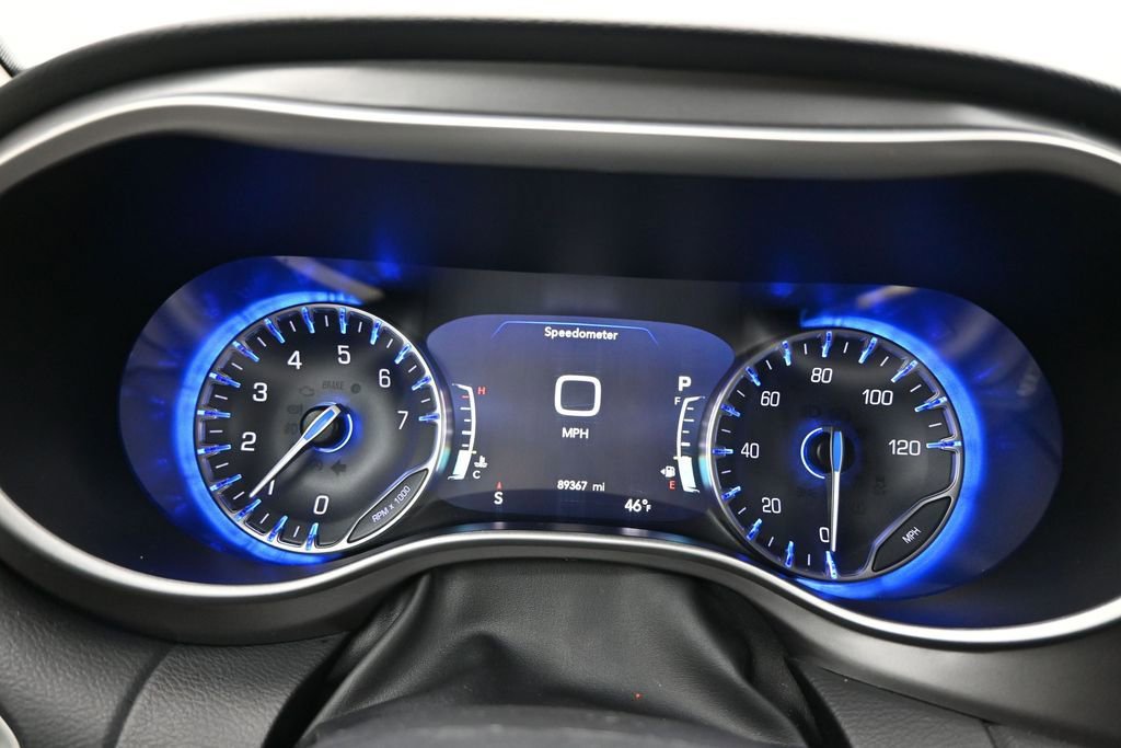 Used 2023 Chrysler Pacifica Touring-L FWD image 15