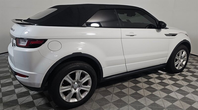 Used 2018 Land Rover Range Rover Evoque SE Dynamic AWD/4WD image 2