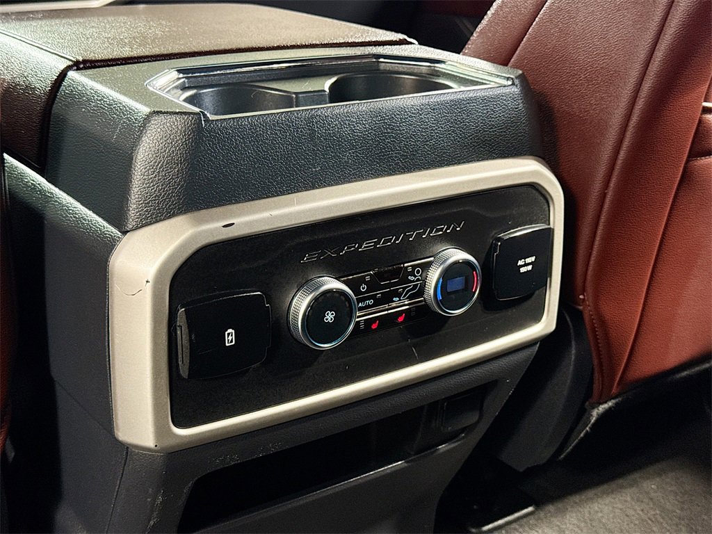 Used 2023 Ford Expedition Limited image 30