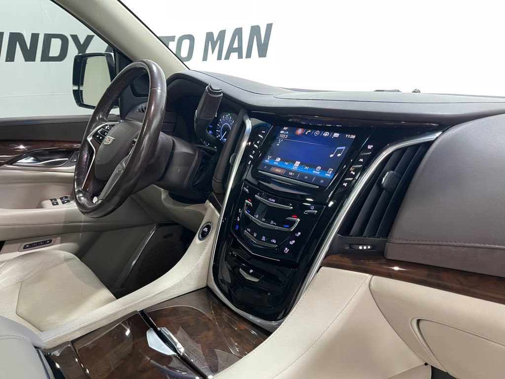 Used 2017 Cadillac Escalade ESV Luxury image 23