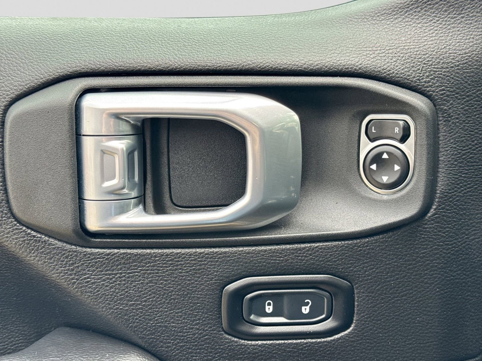 Used 2021 Jeep Wrangler Unlimited Rubicon w/ Uconnect 4C Nav & Sound Group image 17