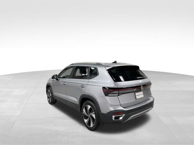 New 2025 Volkswagen Taos SE AWD/4WD image 3
