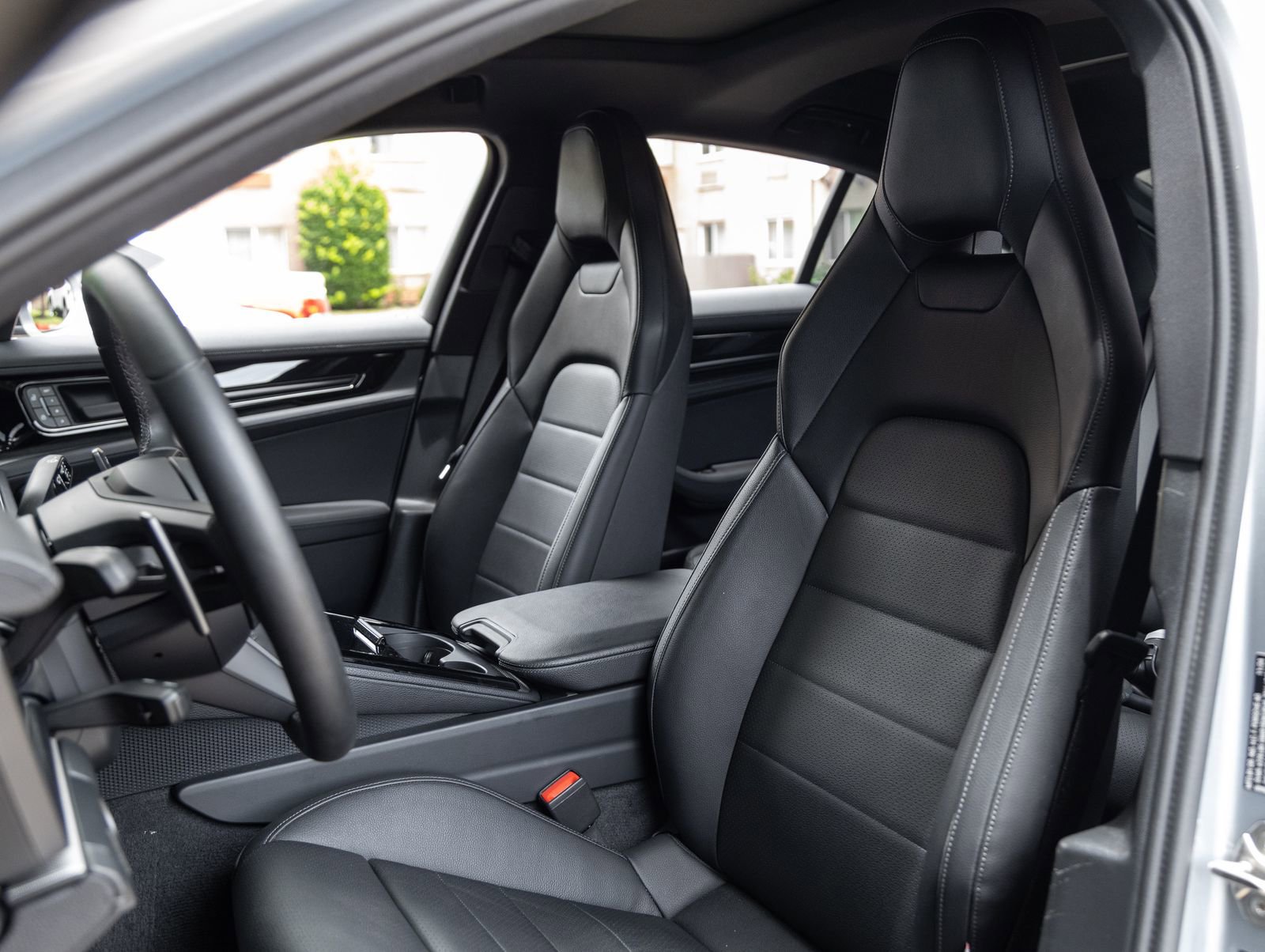 Certified 2025 Porsche Panamera 4 E-Hybrid AWD/4WD image 5