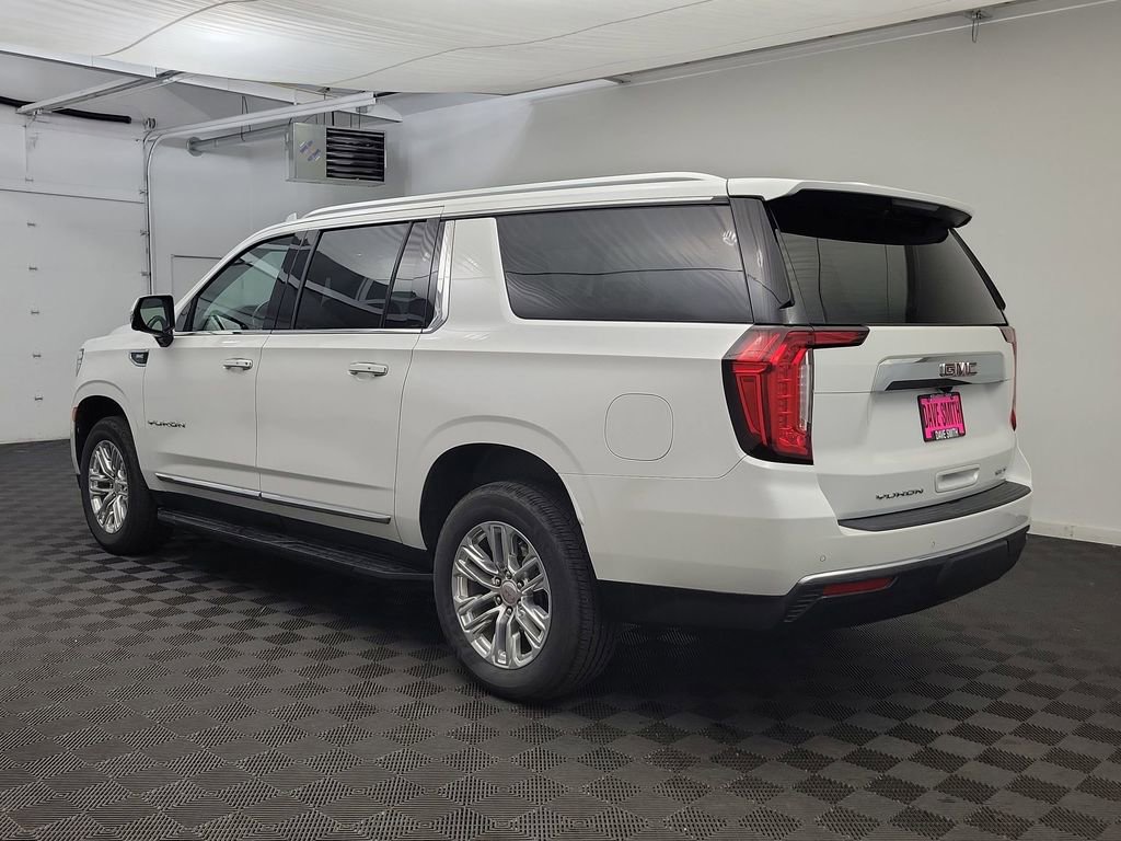 Used 2022 GMC Yukon XL SLT w/ SLT Luxury Package image 3