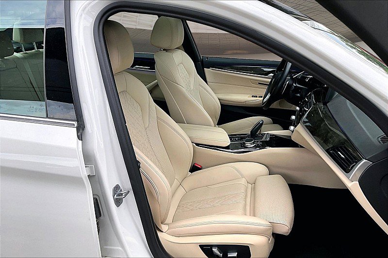 Used 2023 BMW 530i image 6