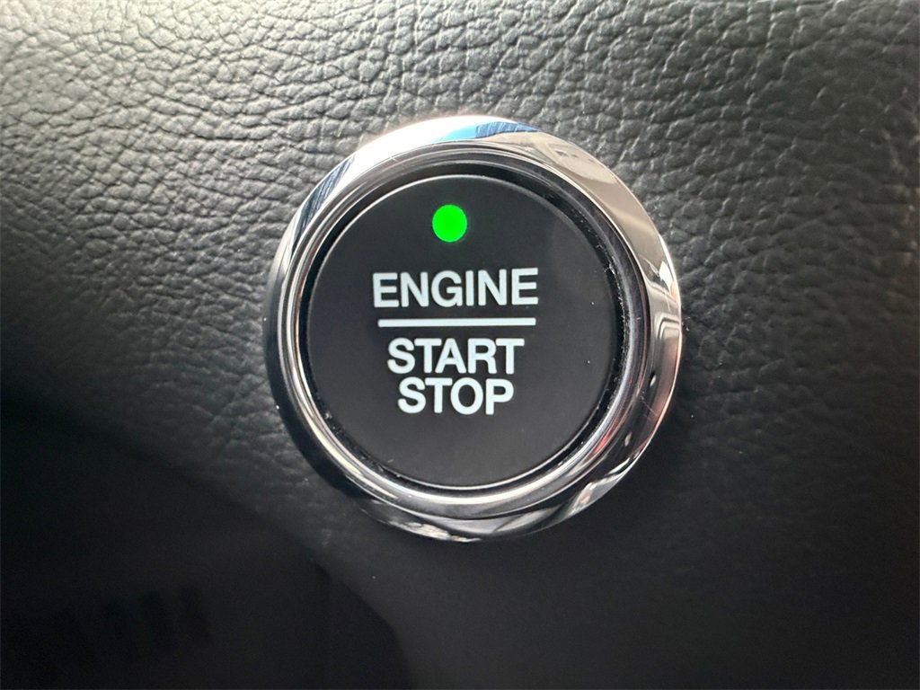 Used 2019 Ford Edge Titanium image 25