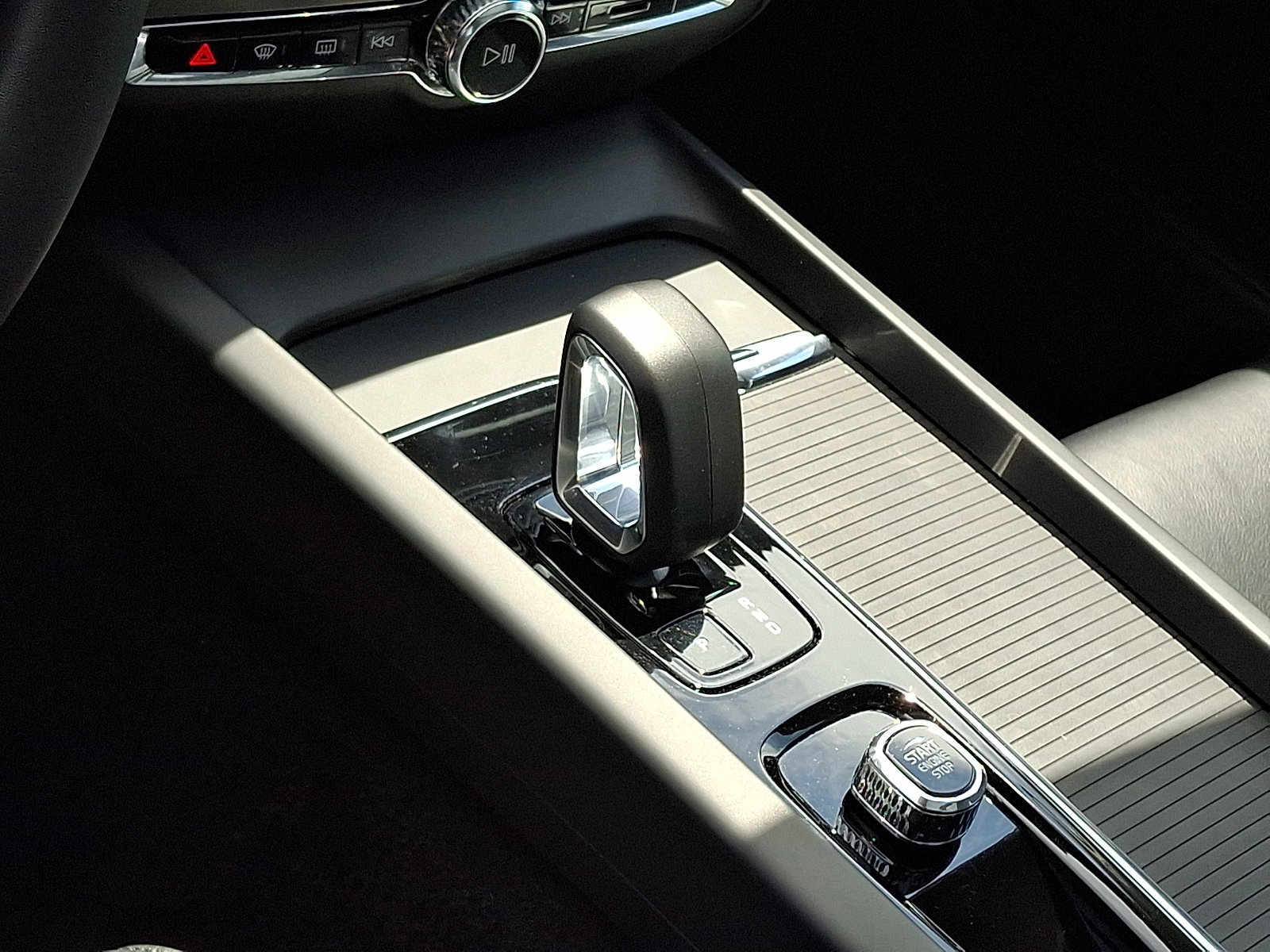 Certified 2025 Volvo S60 B5 Core AWD/4WD image 15