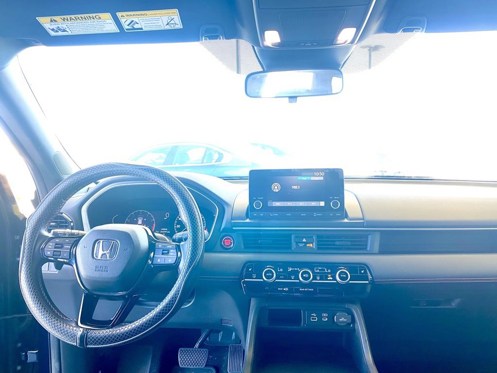 Used 2023 Honda Pilot Sport image 13