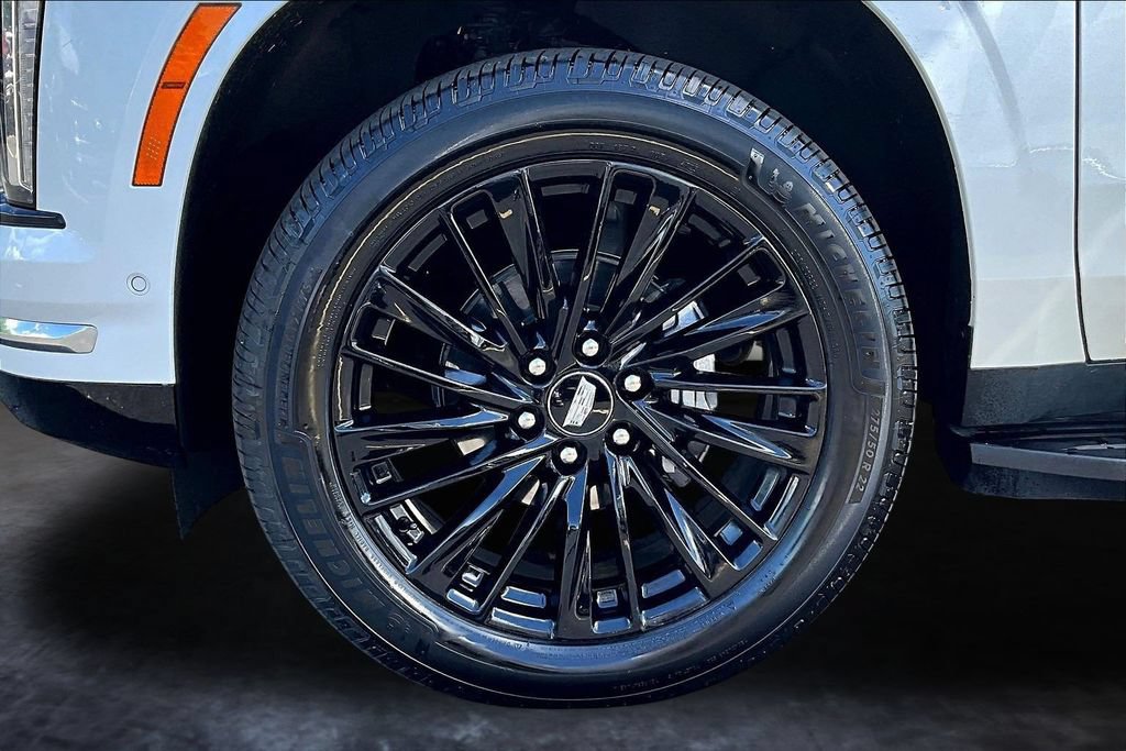 Certified 2025 Cadillac Escalade ESV Premium Luxury AWD/4WD image 35