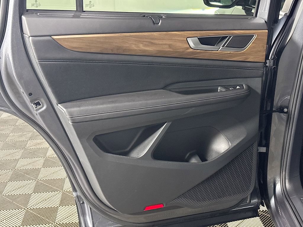 Certified 2024 Volkswagen Atlas SE image 18