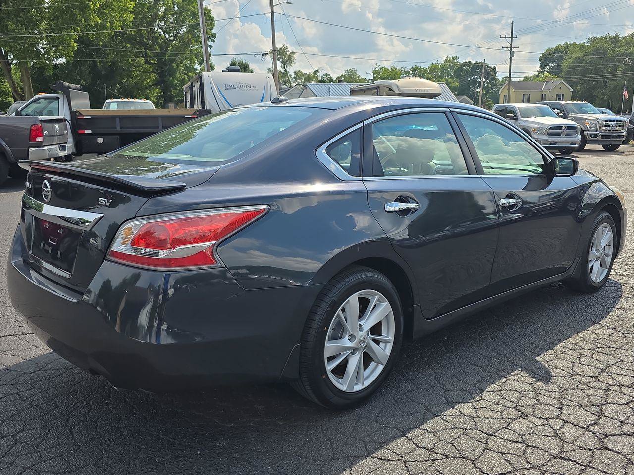 Used 2015 Nissan Altima 2.5 SV FWD image 2