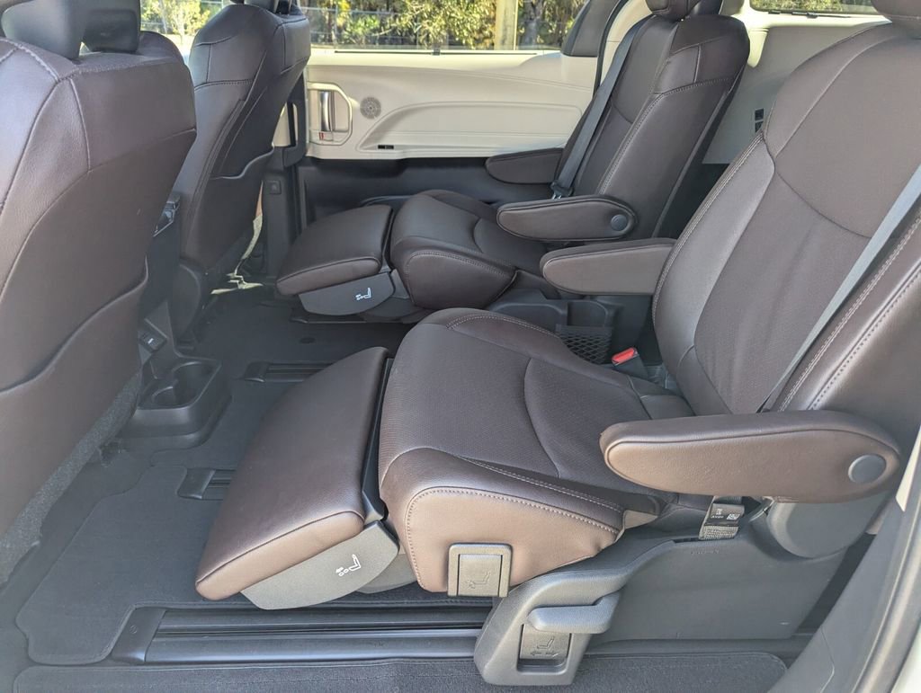 Certified 2024 Toyota Sienna Platinum image 24