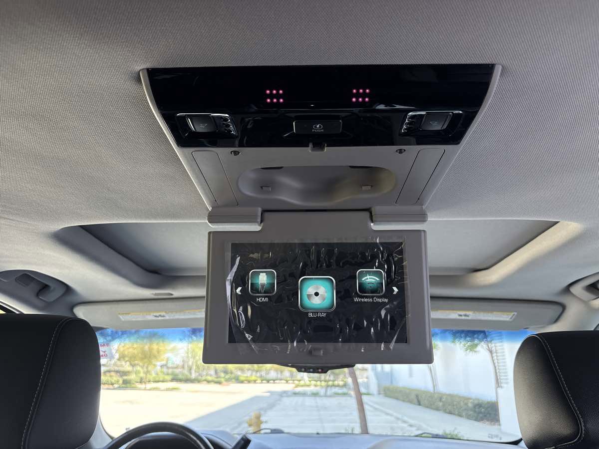 Used 2018 Chevrolet Suburban Premier AWD/4WD image 19