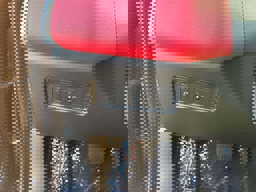 Used 2021 Jaguar F-PACE R-Dynamic S image 22