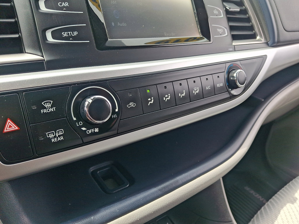 Used 2019 Toyota Highlander LE image 29