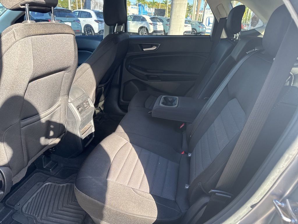 Used 2021 Ford Edge SE image 17