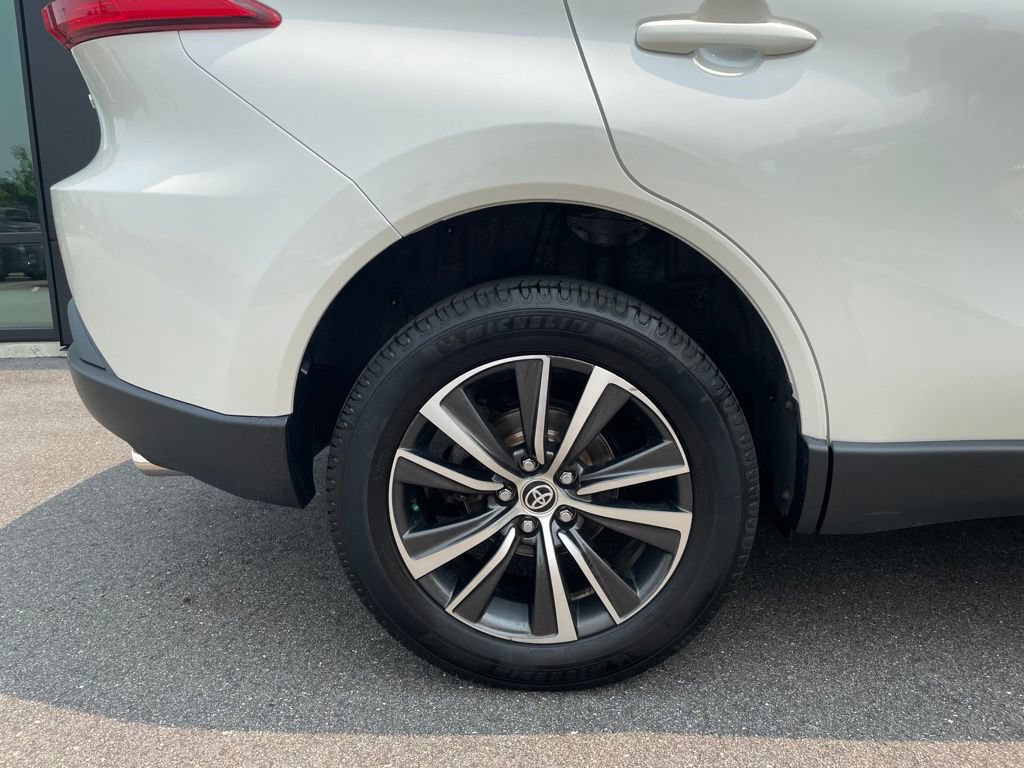 Used 2021 Toyota Venza LE w/ Carpet Mat Package (TMS) AWD/4WD image 4